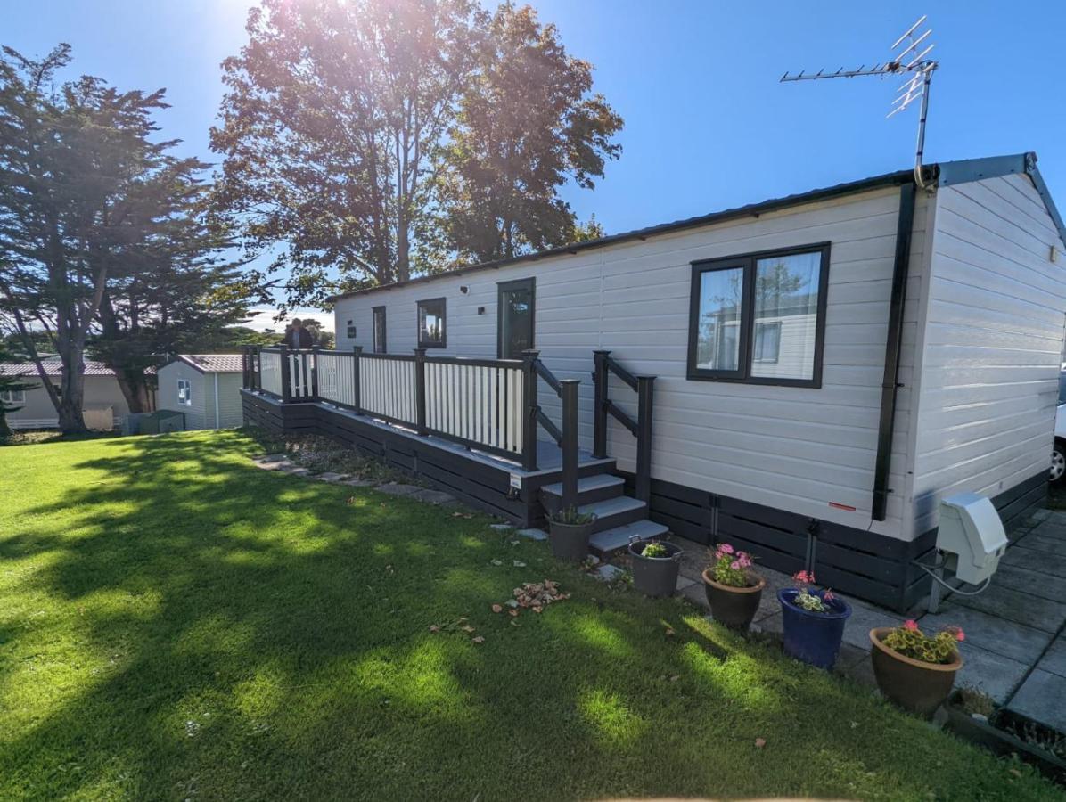 Shorefield Country Park: Luxury Caravan on New Forest Edge Milford on Sea Exterior photo