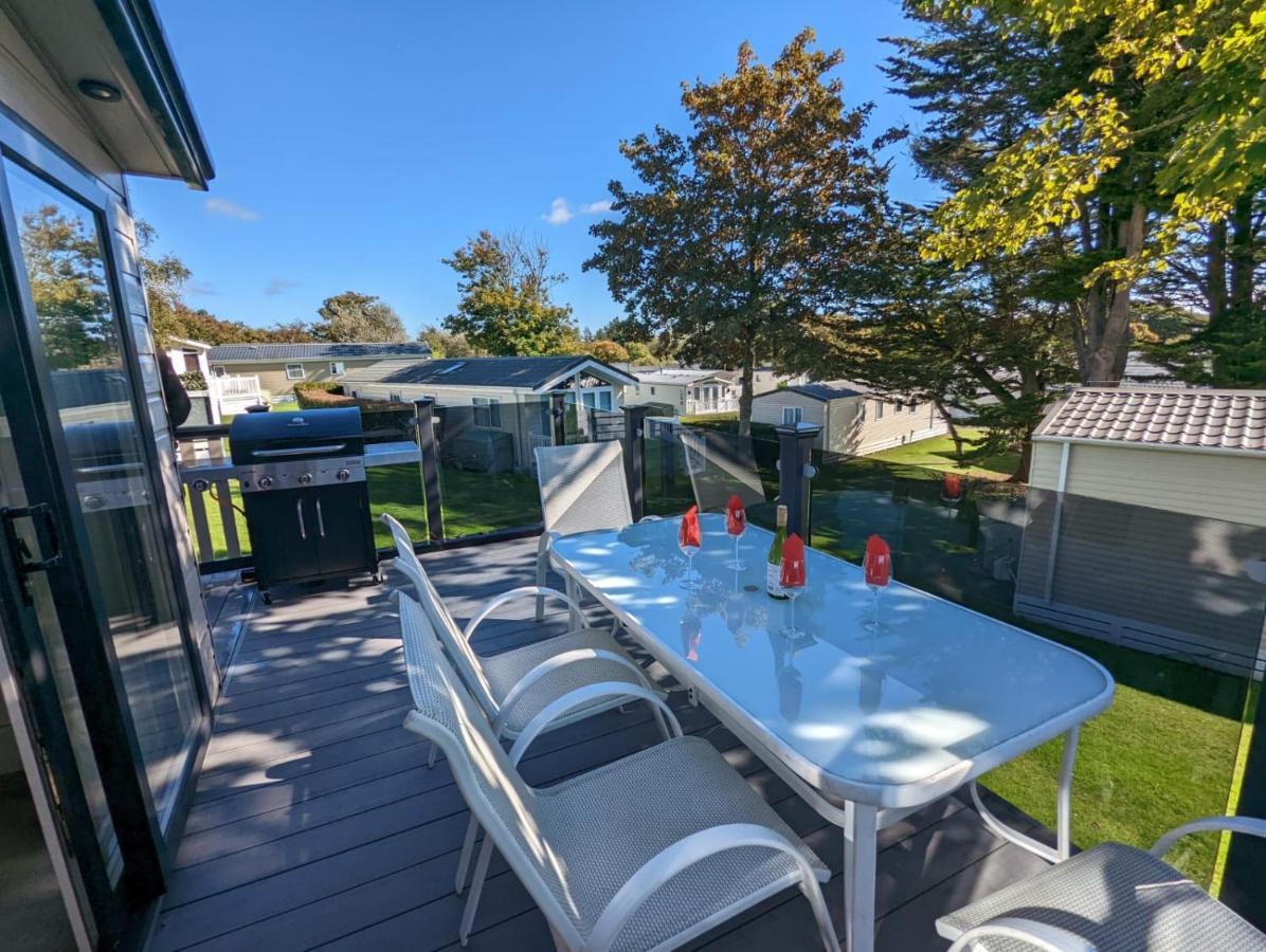 Shorefield Country Park: Luxury Caravan on New Forest Edge Milford on Sea Exterior photo